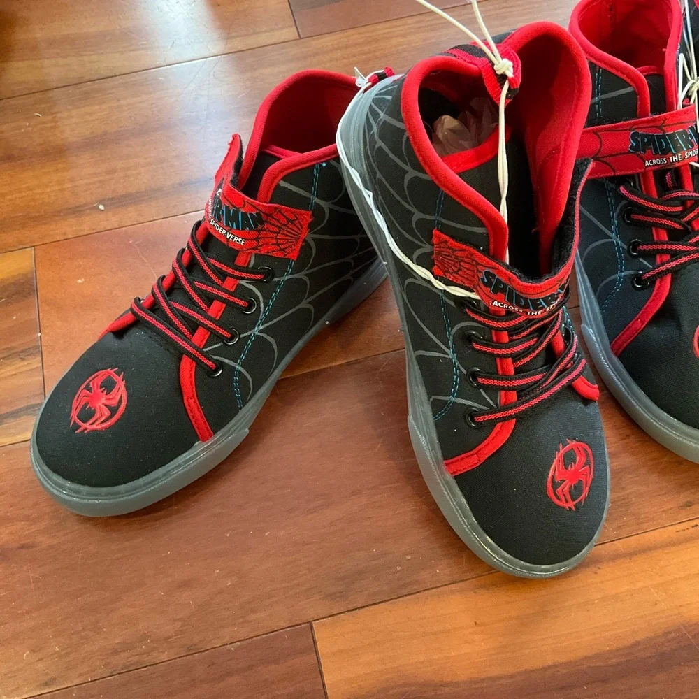 NWT BUNDLE 2 x Spiderman Kids Boys Size 1 Shoes High Top Light Up Sneakers